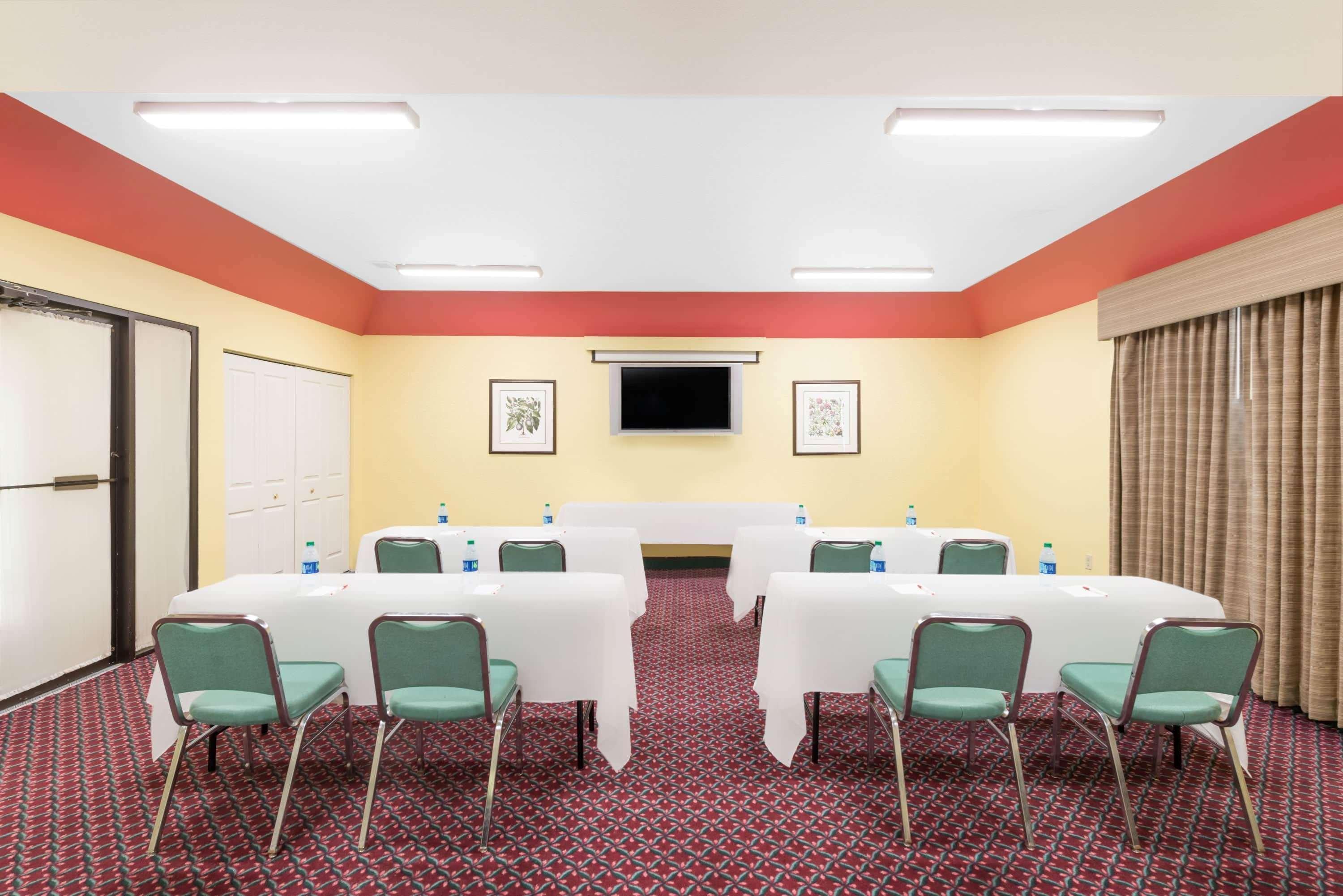 Ramada By Wyndham Vandalia Luaran gambar