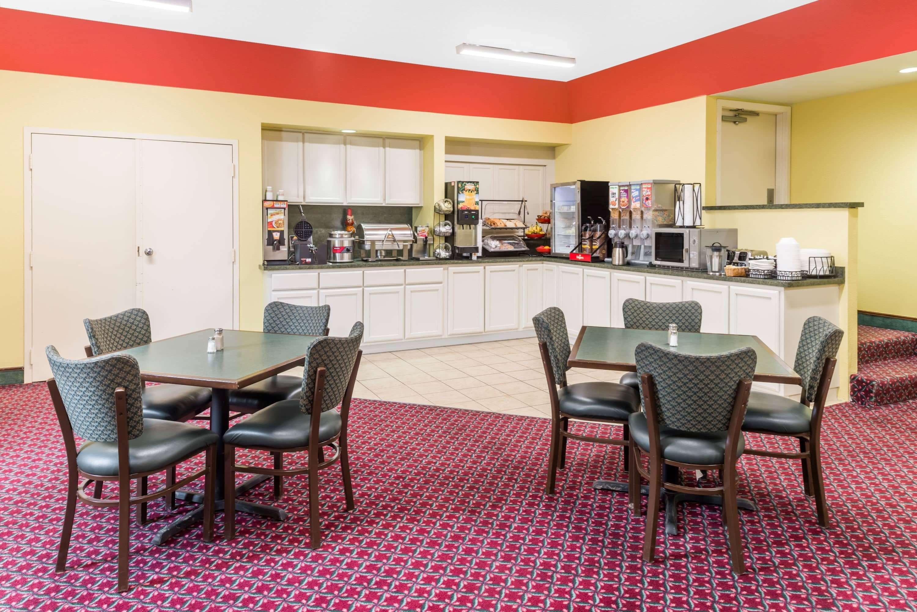 Ramada By Wyndham Vandalia Luaran gambar